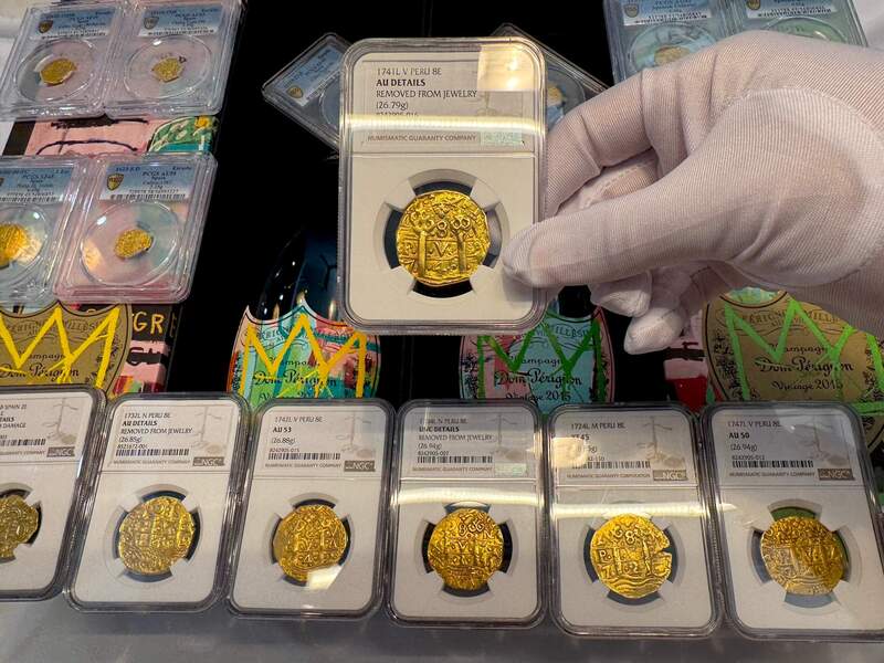 Peru 8 Escudos 1741 "Philip V" NGC UNC 10