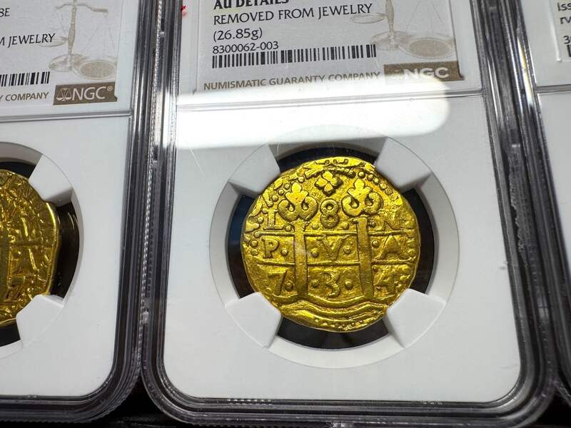 Peru 8 Escudos 1734 NGC AU 4