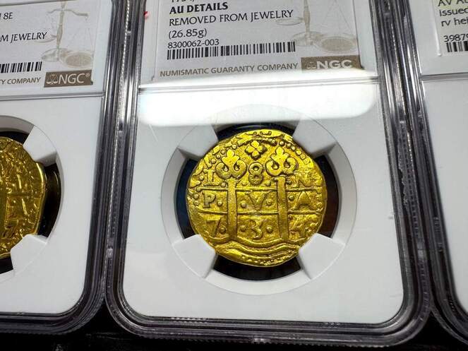 Peru 8 Escudos 1734 NGC AU