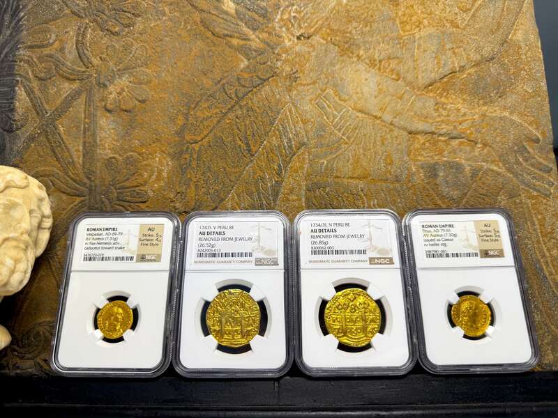 Peru 8 Escudos 1734 NGC AU 8