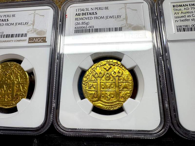 Peru 8 Escudos 1734 NGC AU 12
