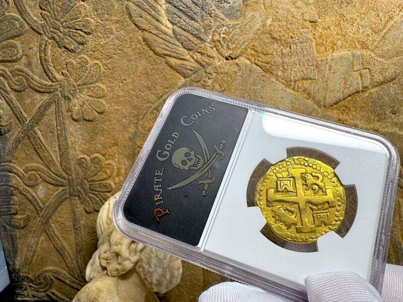 Peru 8 Escudos 1734 NGC AU 22