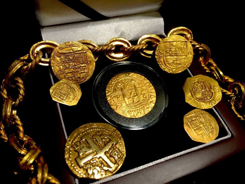 Peru 8 Escudos 1710 Replica 24kt Gold Electroplated  1715 Plate Fleet Treasure 4