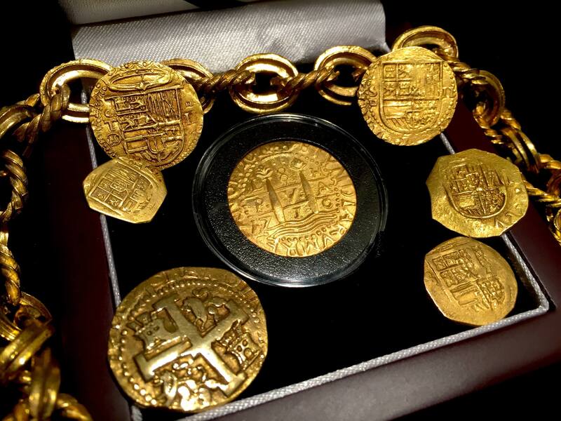 Peru 8 Escudos 1710 Replica 24kt Gold Electroplated  1715 Plate Fleet Treasure 5