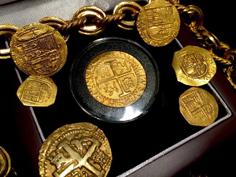 Peru 8 Escudos 1710 Replica 24kt Gold Electroplated  1715 Plate Fleet Treasure 7