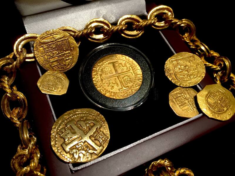 Peru 8 Escudos 1710 Replica 24kt Gold Electroplated  1715 Plate Fleet Treasure 10