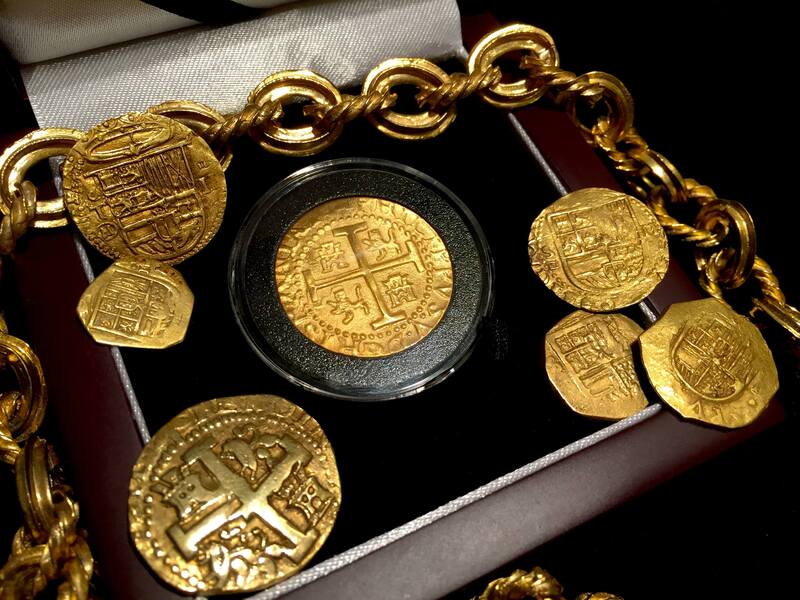 Peru 8 Escudos 1710 Replica 24kt Gold Electroplated  1715 Plate Fleet Treasure 11