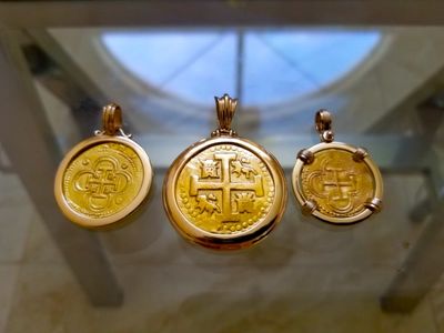 Peru 8 Escudos 1722 "Jewelry Treasures" 14kt Bezel Pirate Gold Coins 3