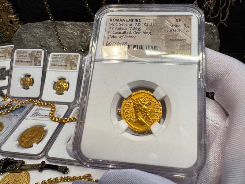 Roman Empire "Septimius Severus" Aureus NGC XF 5x1 26