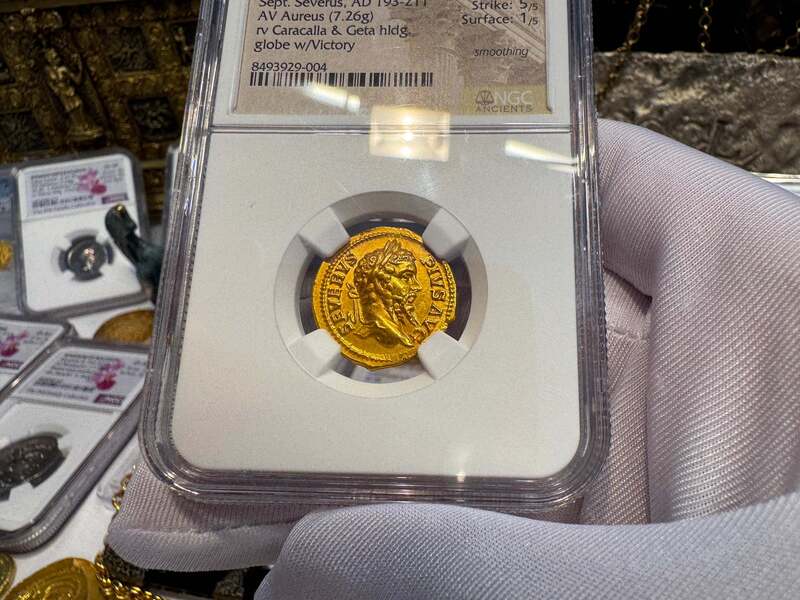 Roman Empire "Septimius Severus" Aureus NGC XF 5x1 41