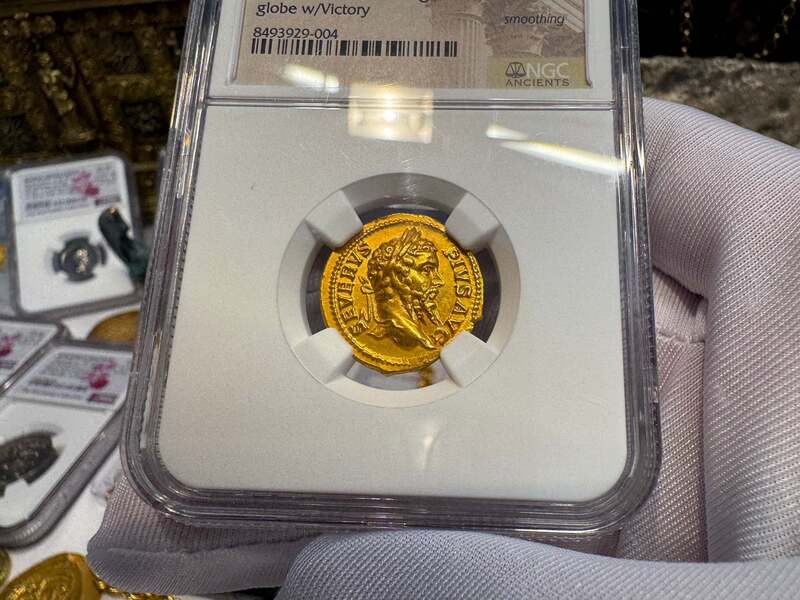 Roman Empire "Septimius Severus" Aureus NGC XF 5x1 43