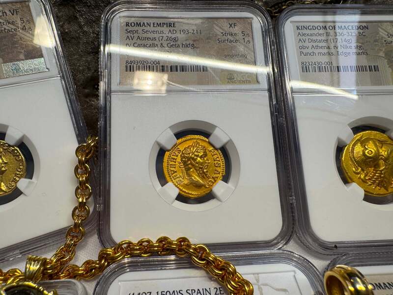 Roman Empire "Septimius Severus" Aureus NGC XF 5x1 15