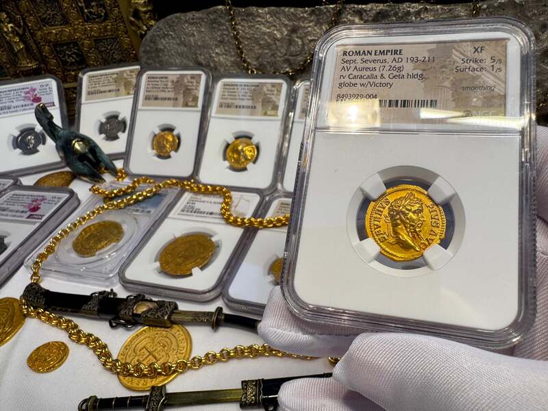 Roman Empire "Septimius Severus" Aureus NGC XF 5x1 44