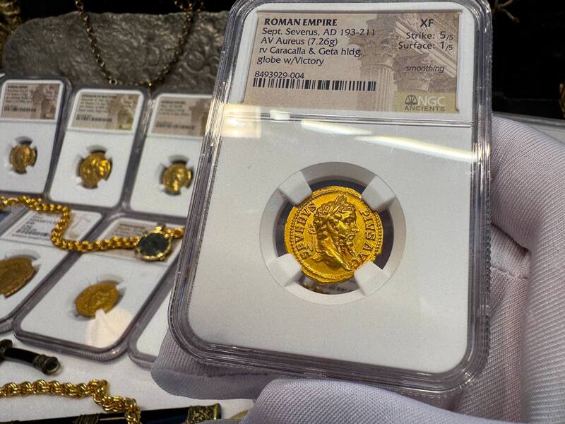 Roman Empire "Septimius Severus" Aureus NGC XF 5x1 53