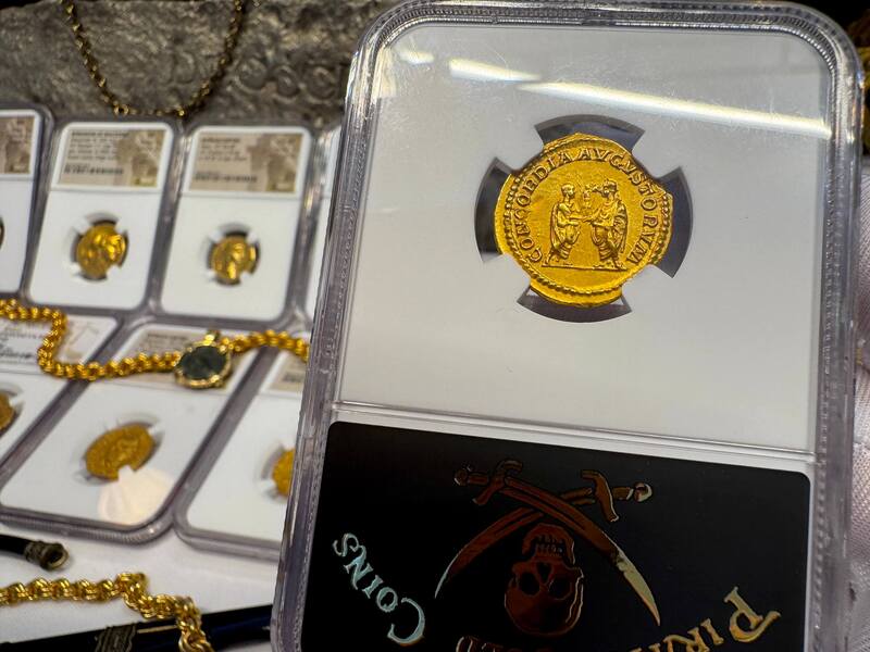 Roman Empire "Septimius Severus" Aureus NGC XF 5x1 12