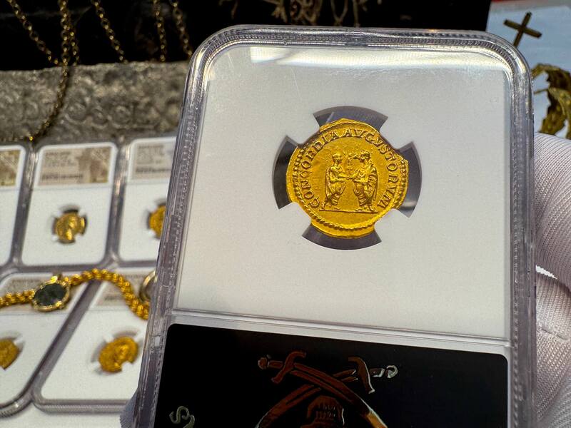 Roman Empire "Septimius Severus" Aureus NGC XF 5x1 30