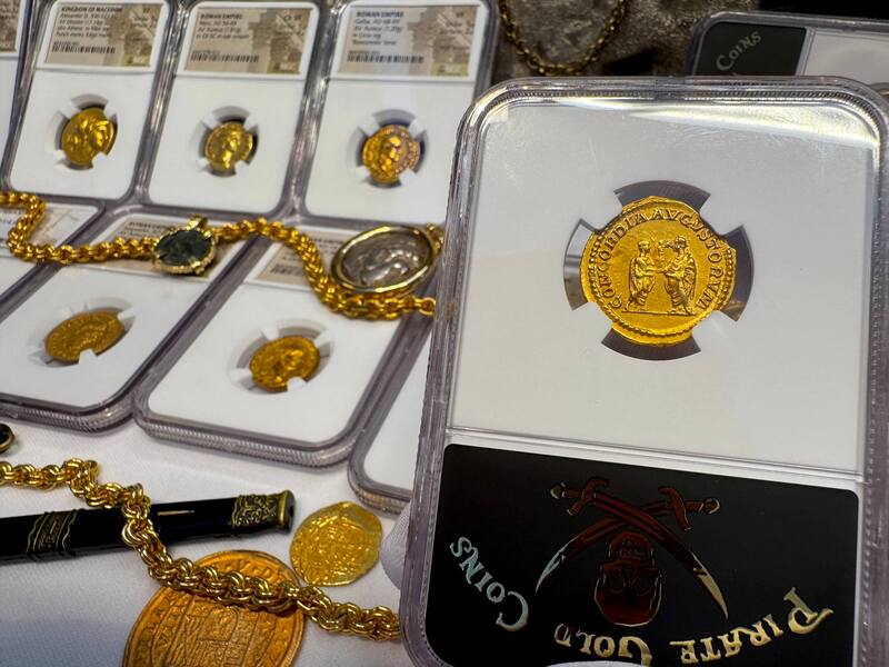 Roman Empire "Septimius Severus" Aureus NGC XF 5x1 31