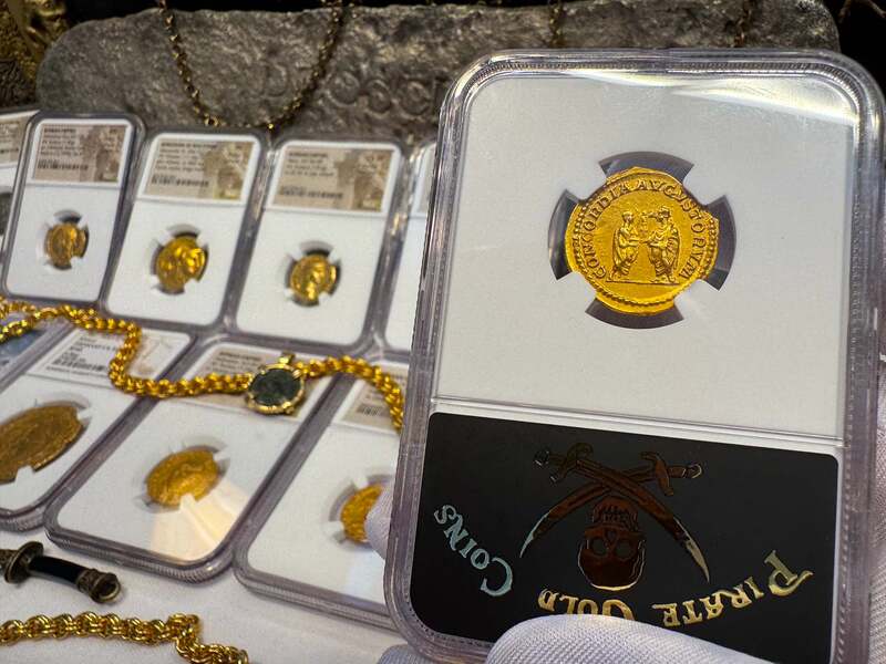 Roman Empire "Septimius Severus" Aureus NGC XF 5x1 13