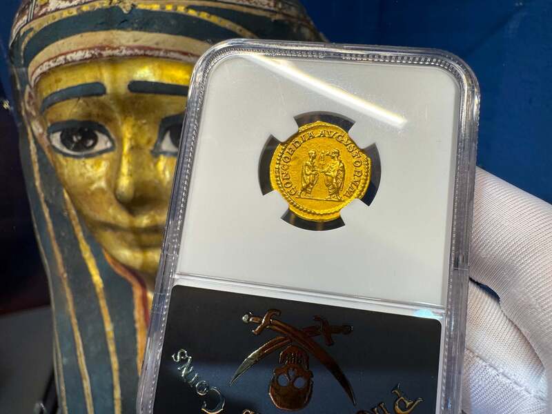 Roman Empire "Septimius Severus" Aureus NGC XF 5x1 25