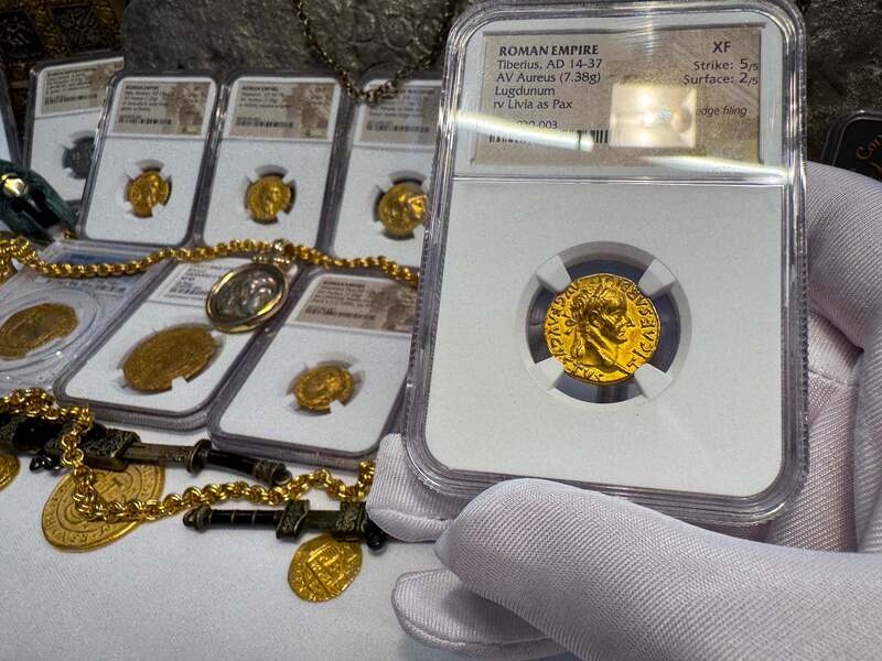 Roman Empire "Tiberius" Aureus NGC XF 5x2 42