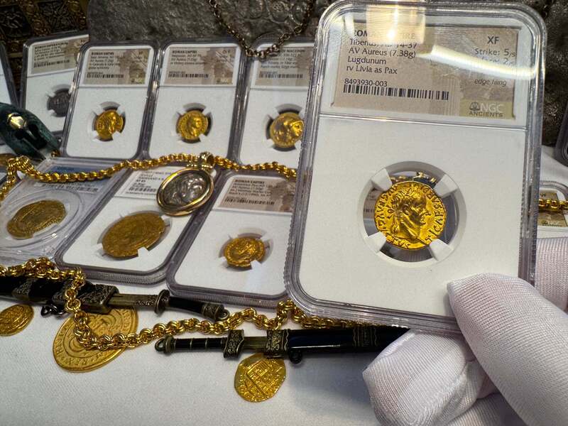 Roman Empire "Tiberius" Aureus NGC XF 5x2 44