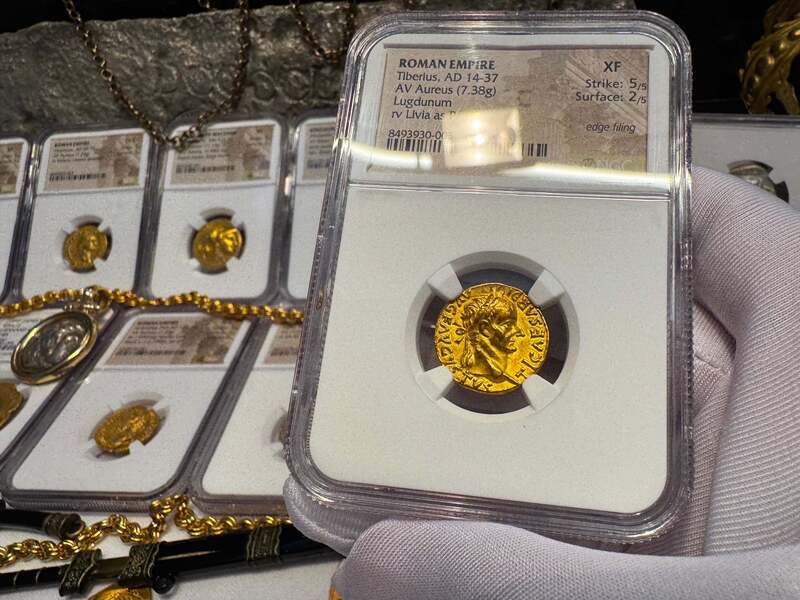 Roman Empire "Tiberius" Aureus NGC XF 5x2 50