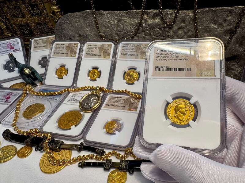 Roman Empire "Vespasian" Aureus NGC ChF 5x3 31