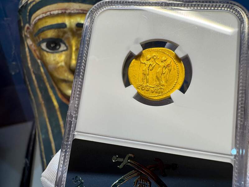 Roman Empire "Vespasian" Aureus NGC ChF 5x3 35