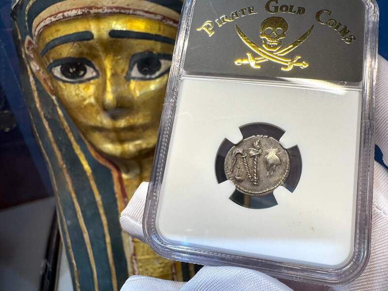 Roman Imperatorial "Caesar- Elephant" 43BC NGC AU 4x5 19