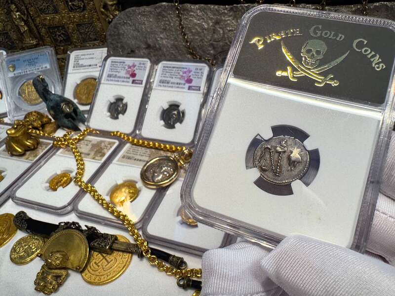 Roman Imperatorial "Caesar- Elephant" 43BC NGC AU 4x5 8