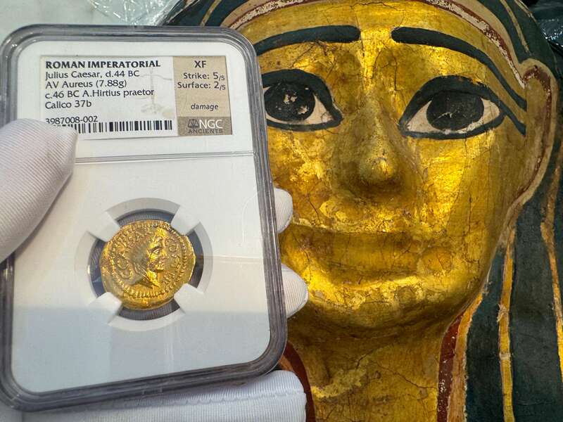 Roman Imperatorial 44BC "Julius Caesar" NGC XF 5x2 16