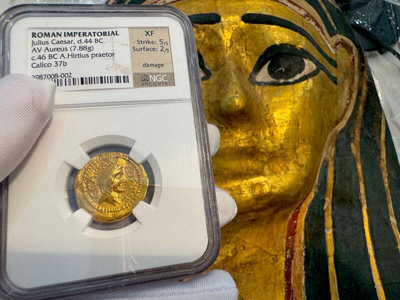 Roman Imperatorial 44BC "Julius Caesar" NGC XF 5x2 17