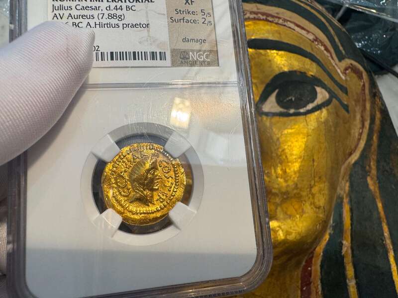 Roman Imperatorial 44BC "Julius Caesar" NGC XF 5x2 18
