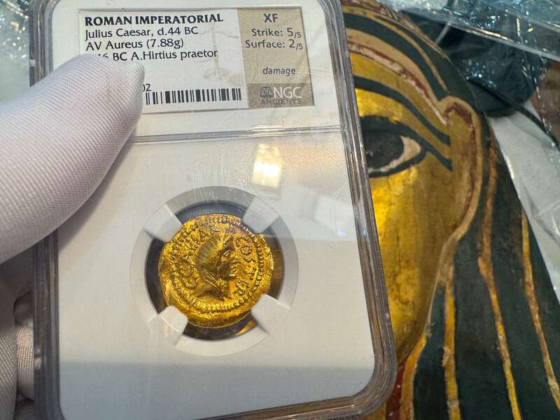 Roman Imperatorial 44BC "Julius Caesar" NGC XF 5x2 19
