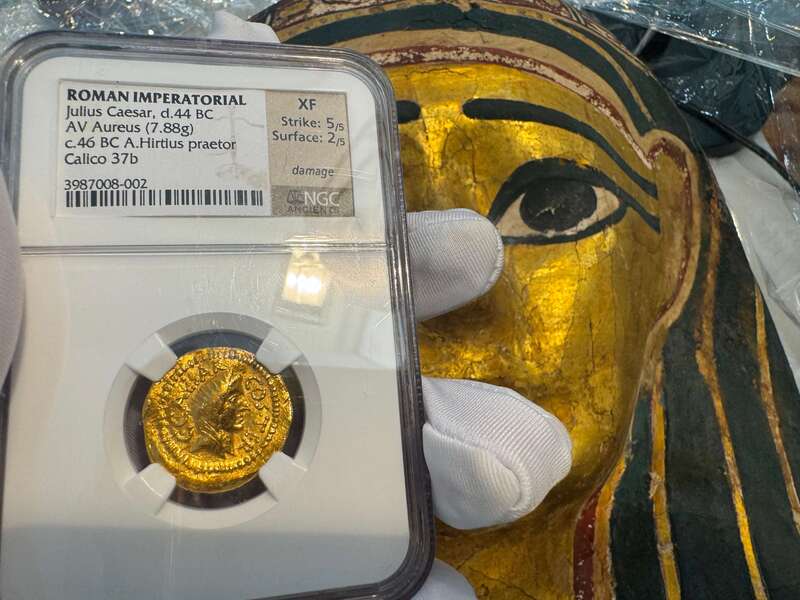 Roman Imperatorial 44BC "Julius Caesar" NGC XF 5x2 20