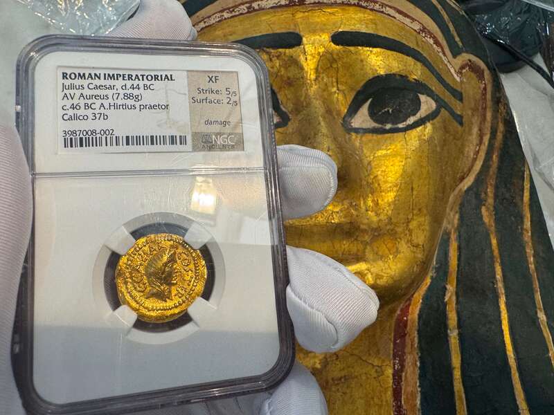 Roman Imperatorial 44BC "Julius Caesar" NGC XF 5x2 25