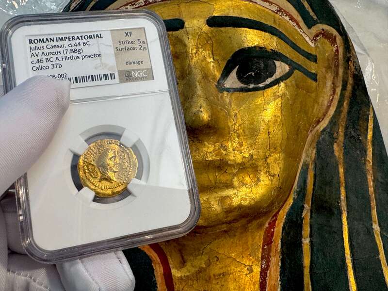 Roman Imperatorial 44BC "Julius Caesar" NGC XF 5x2 27