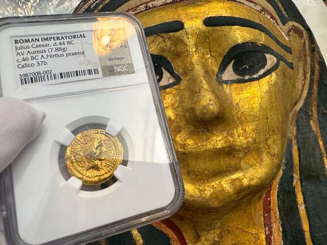 Roman Imperatorial 44BC "Julius Caesar" NGC XF 5x2 2