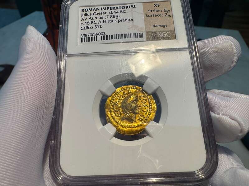 Roman Imperatorial 44BC "Julius Caesar" NGC XF 5x2 22