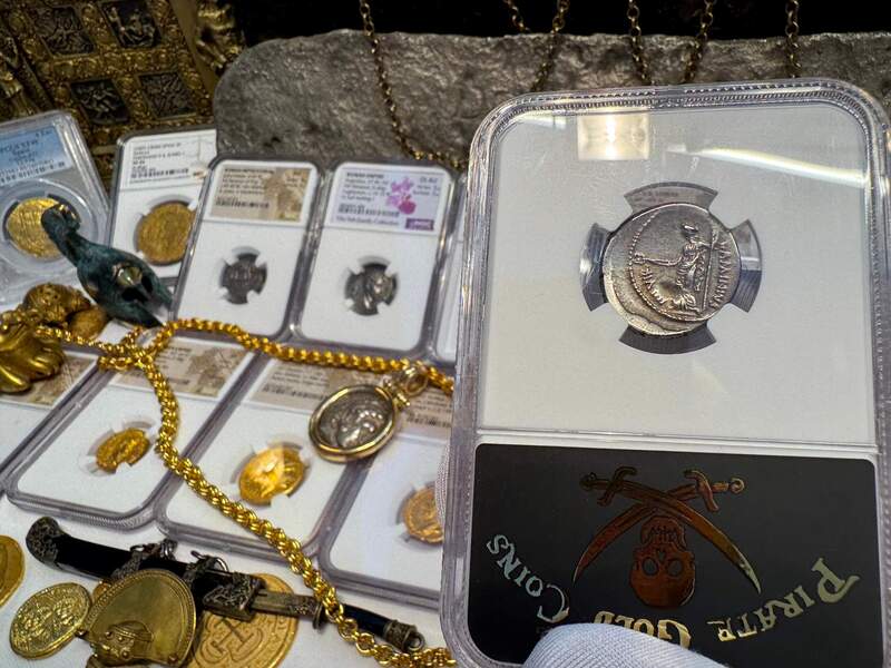 Roman Imperatorial "Julius Caesar" 43BC NGC ch VF 4x3 Fine Style 16