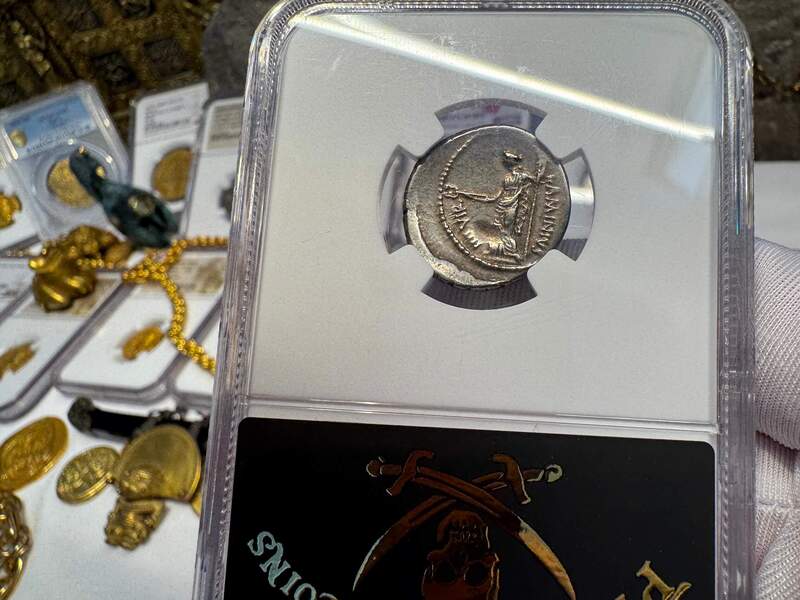 Roman Imperatorial "Julius Caesar" 43BC NGC ch VF 4x3 Fine Style 15