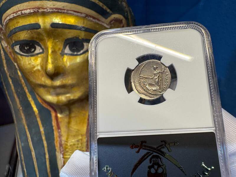 Roman Imperatorial "Julius Caesar" 43BC NGC ch VF 4x3 Fine Style 27