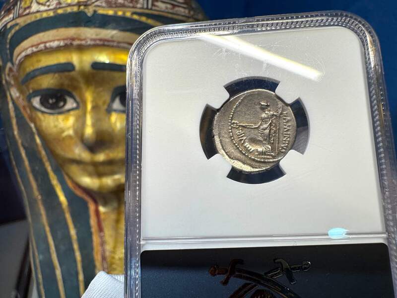 Roman Imperatorial "Julius Caesar" 43BC NGC ch VF 4x3 Fine Style 29