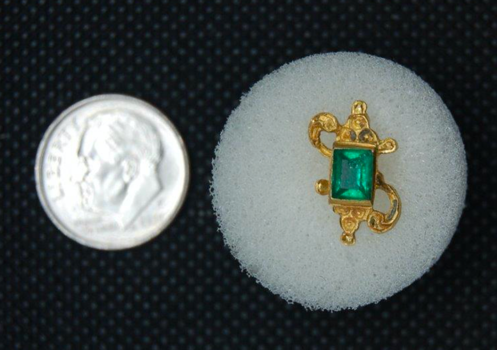 Atocha 1622 Shipwreck Emerald & Gold Studs/ Earring (Fisher) 9