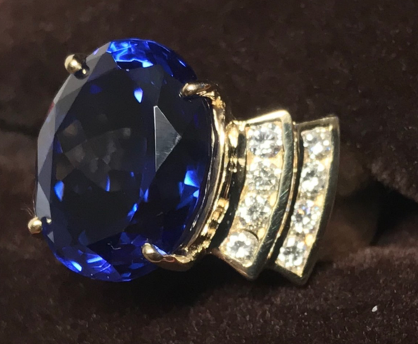 Tanzanite & Diamond Ring 11.98 Carats with Diamonds