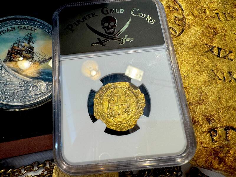 Spain 1 Escudo 1516-56 "Charles & Joanna" NGC 63 10