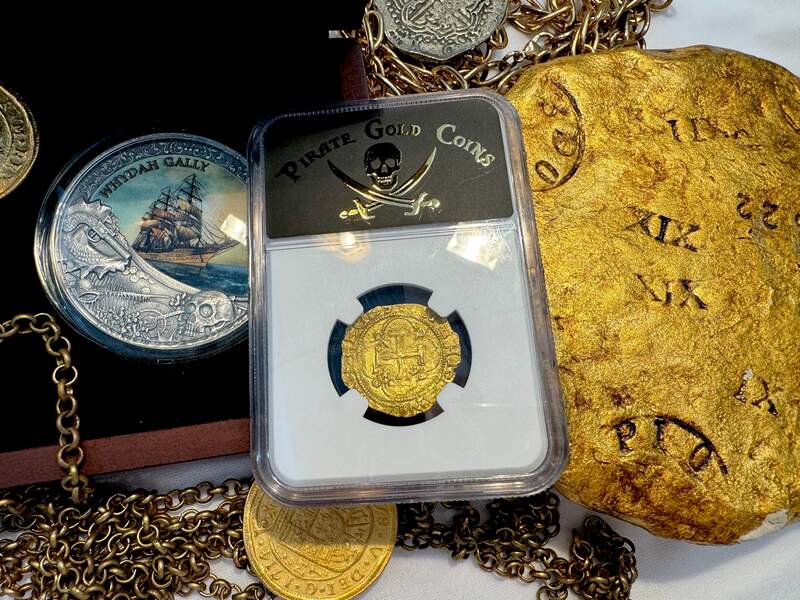 Spain 1 Escudo 1516-56 "Charles & Joanna" NGC 63 12