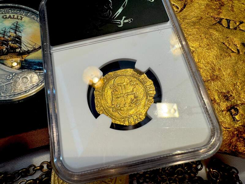 Spain 1 Escudo 1516-56 "Charles & Joanna" NGC 63 15