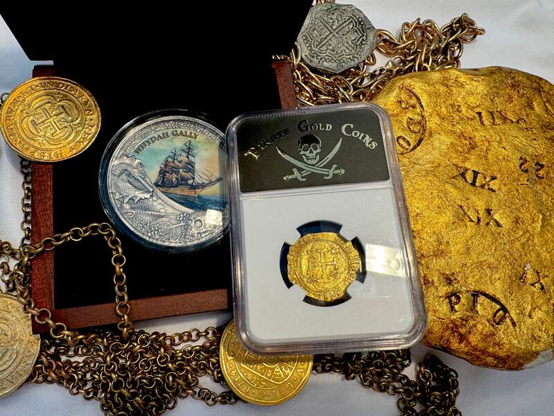 Spain 1 Escudo 1516-56 "Charles & Joanna" NGC 63 17