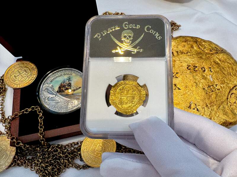 Spain 1 Escudo 1516-56 "Charles & Joanna" NGC 63 9